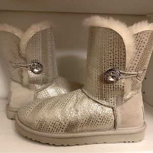 Ugg Silver Bailey Button Bling Boots. - Size 7